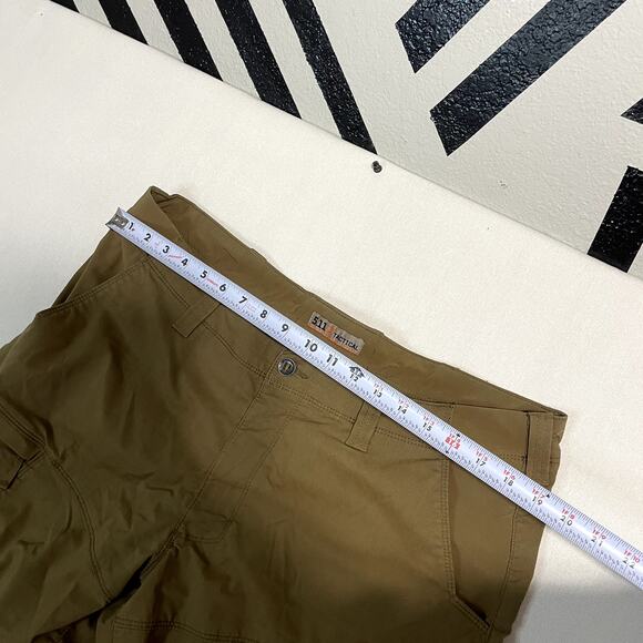 5.11 Tactical Men's Brown Cargo Shorts -‎ Size 40 - Picture 7 of 8
